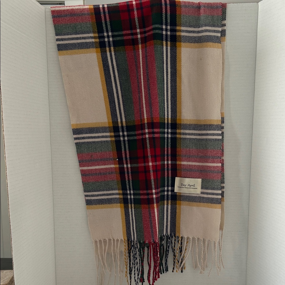Plaid Scarf with Fringe 70X14